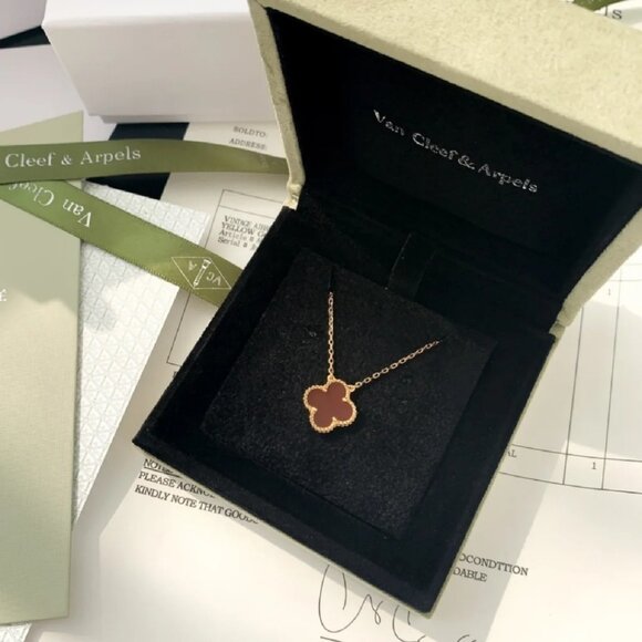 ✅Van Cleef & Arpels 18k gold, red necklace - Picture 1 of 6